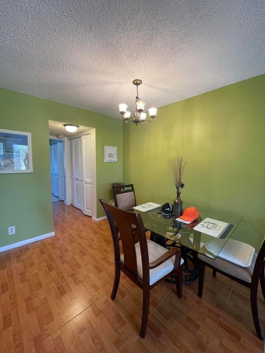Active With Contract: $89,000 (1 beds, 1 baths, 700 Square Feet)