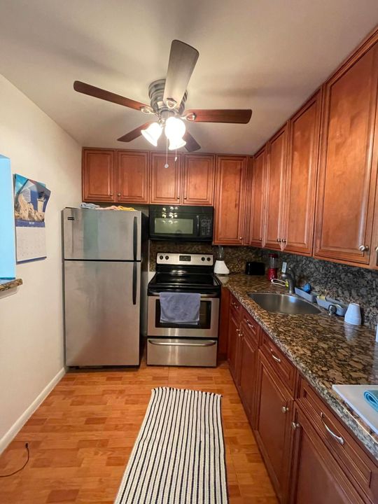 Active With Contract: $89,000 (1 beds, 1 baths, 700 Square Feet)