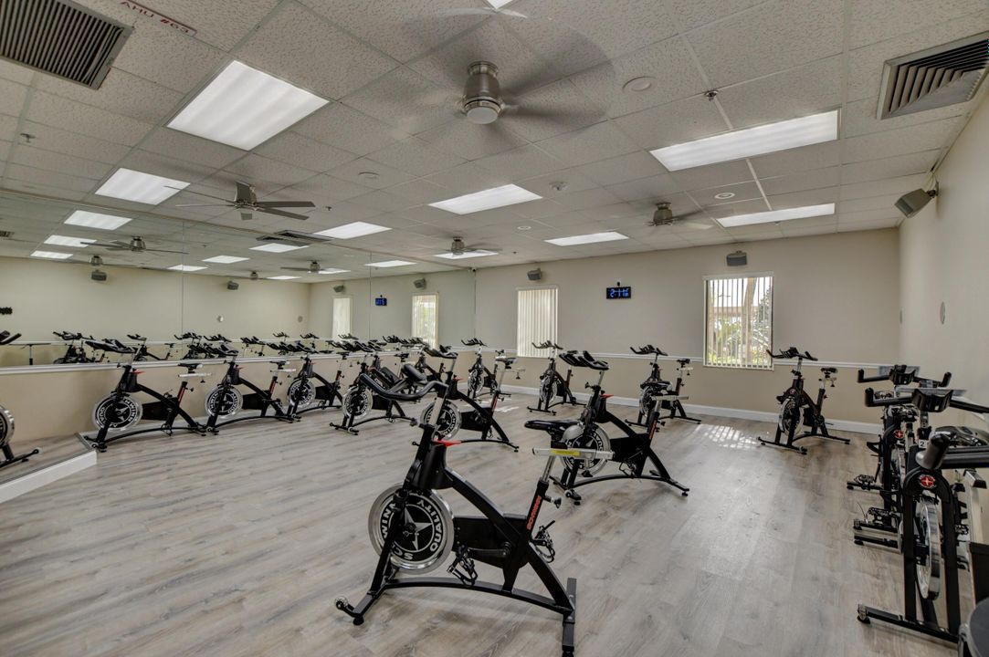 Active With Contract: $89,000 (1 beds, 1 baths, 700 Square Feet)