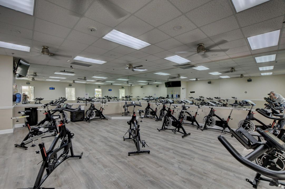 Active With Contract: $89,000 (1 beds, 1 baths, 700 Square Feet)