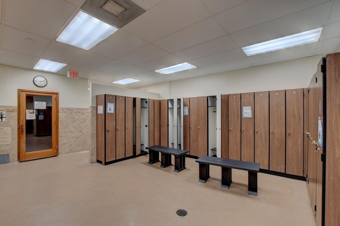 Active With Contract: $89,000 (1 beds, 1 baths, 700 Square Feet)