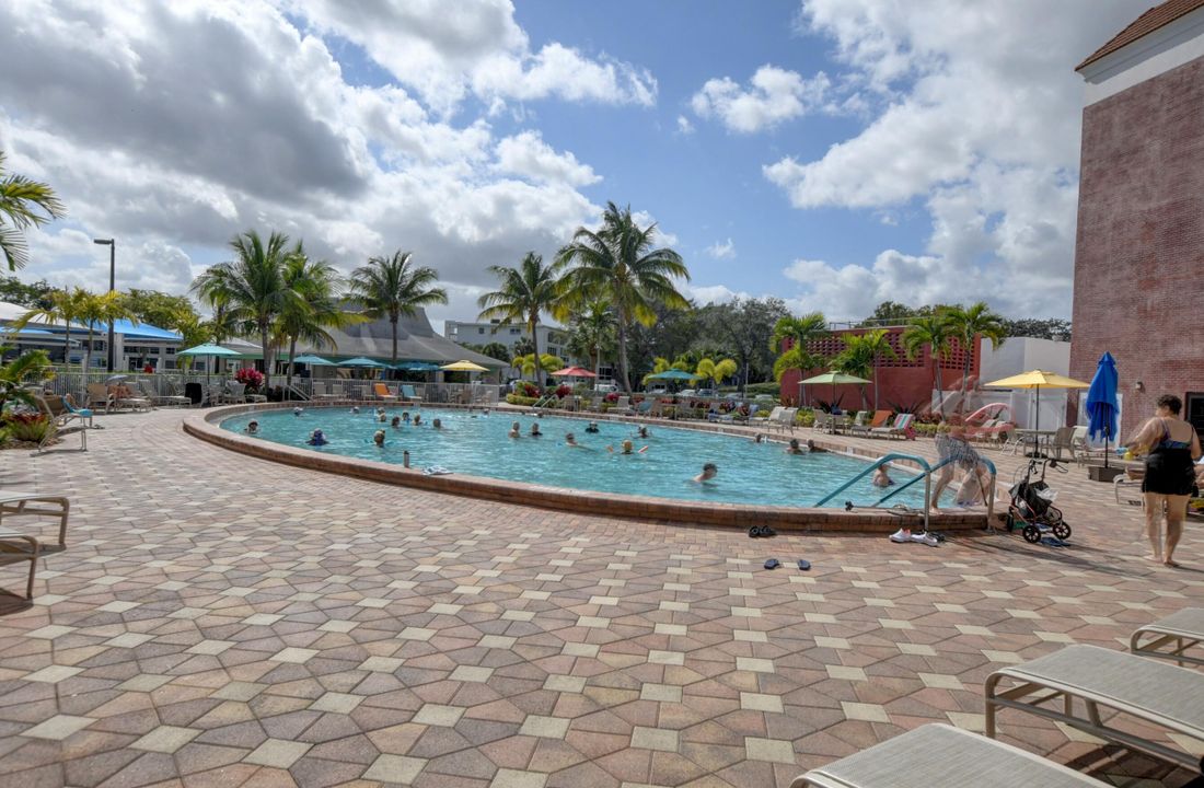 Active With Contract: $89,000 (1 beds, 1 baths, 700 Square Feet)