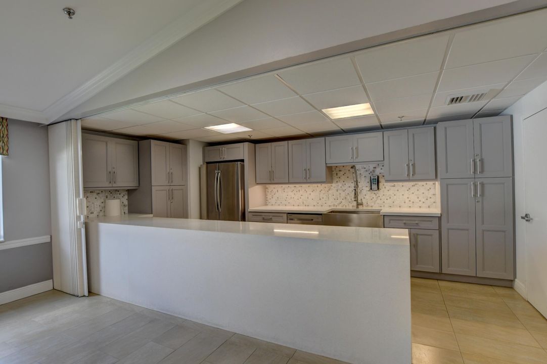 Active With Contract: $89,000 (1 beds, 1 baths, 700 Square Feet)