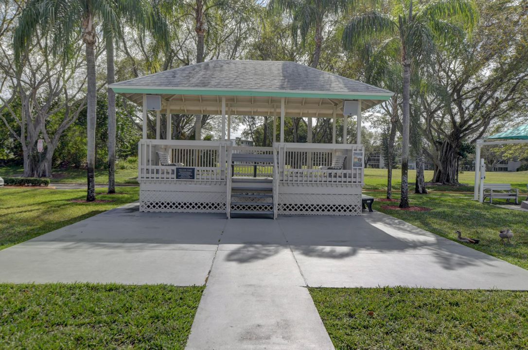 Active With Contract: $89,000 (1 beds, 1 baths, 700 Square Feet)