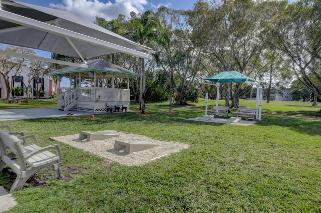 Active With Contract: $89,000 (1 beds, 1 baths, 700 Square Feet)
