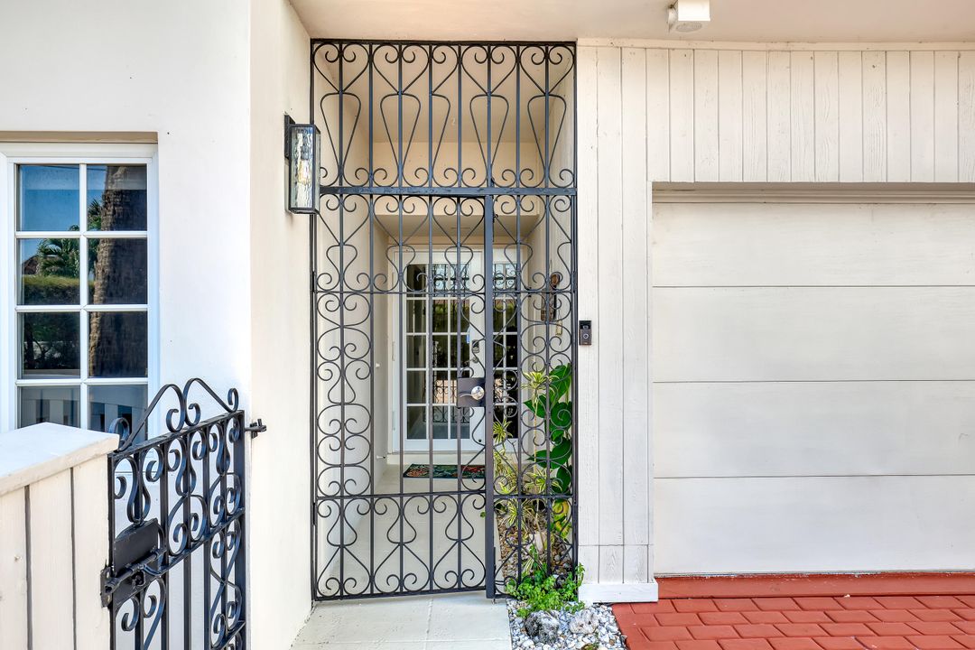 Active With Contract: $15,000 (3 beds, 3 baths, 2720 Square Feet)