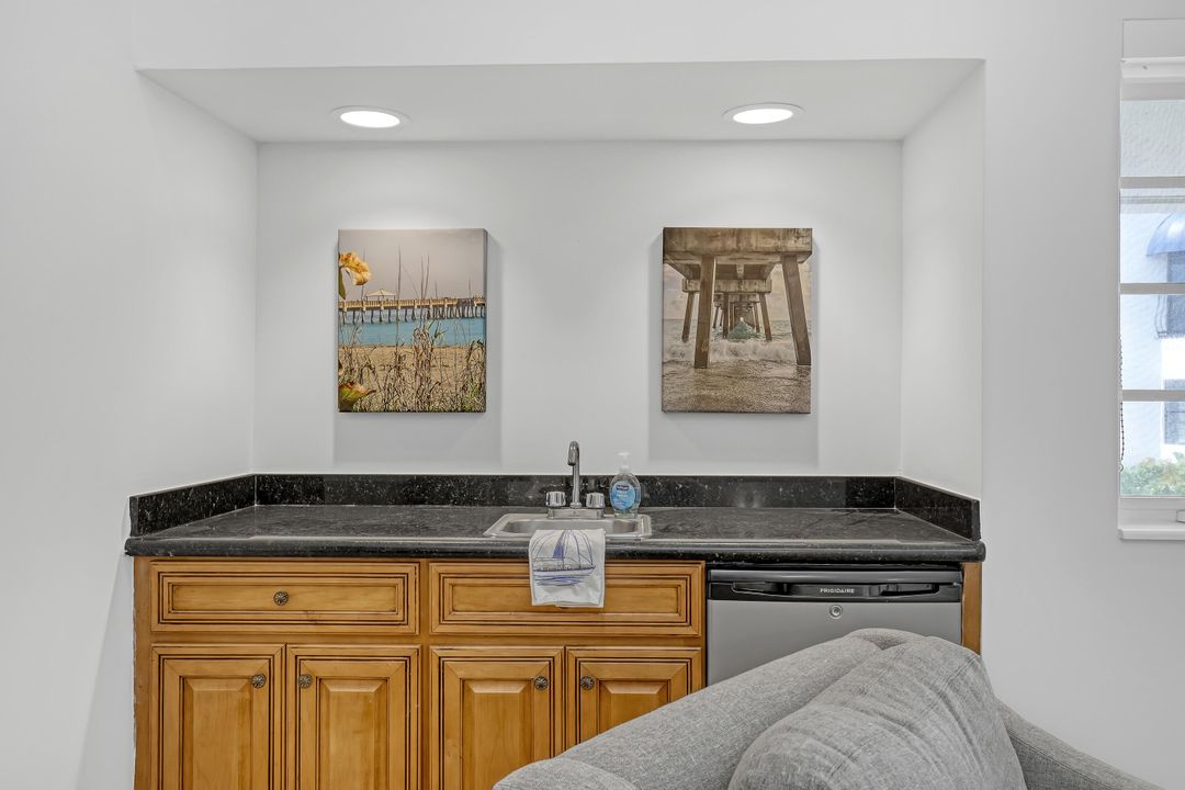 Active With Contract: $15,000 (3 beds, 3 baths, 2720 Square Feet)