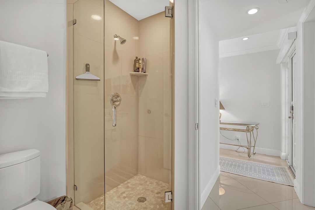 Active With Contract: $15,000 (3 beds, 3 baths, 2720 Square Feet)