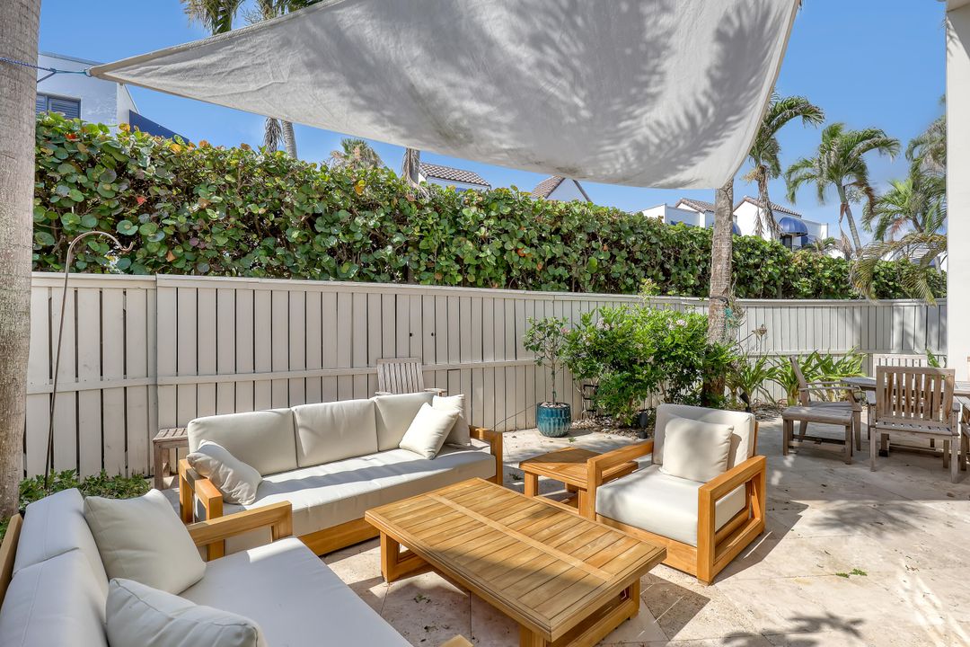 Active With Contract: $15,000 (3 beds, 3 baths, 2720 Square Feet)