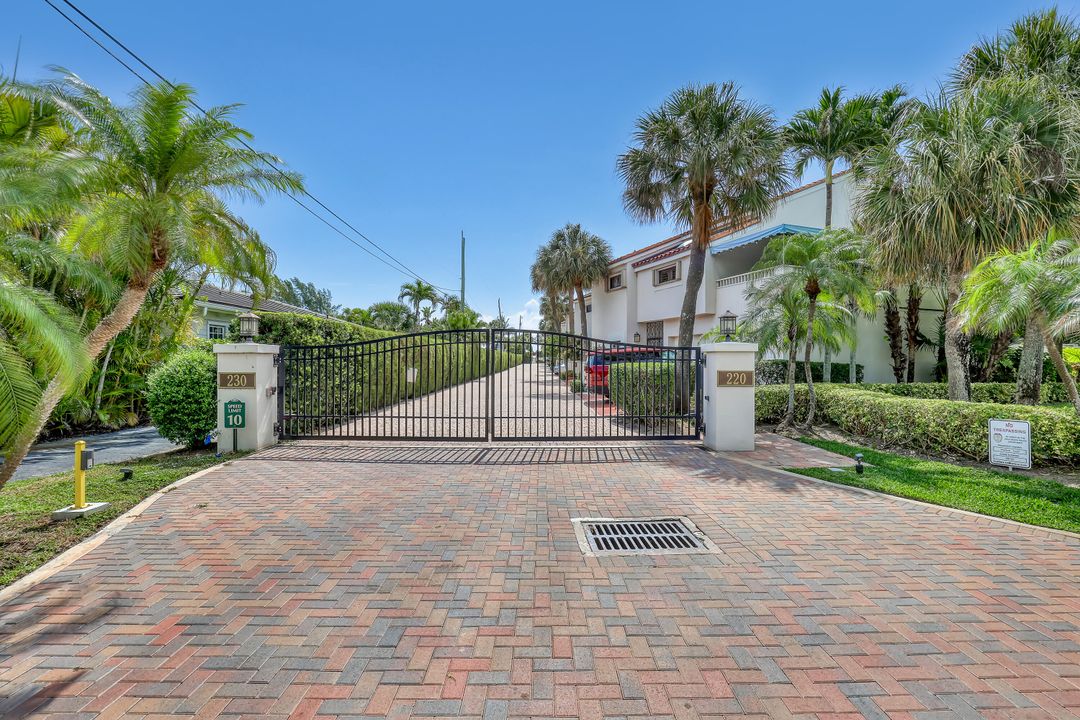 Active With Contract: $15,000 (3 beds, 3 baths, 2720 Square Feet)