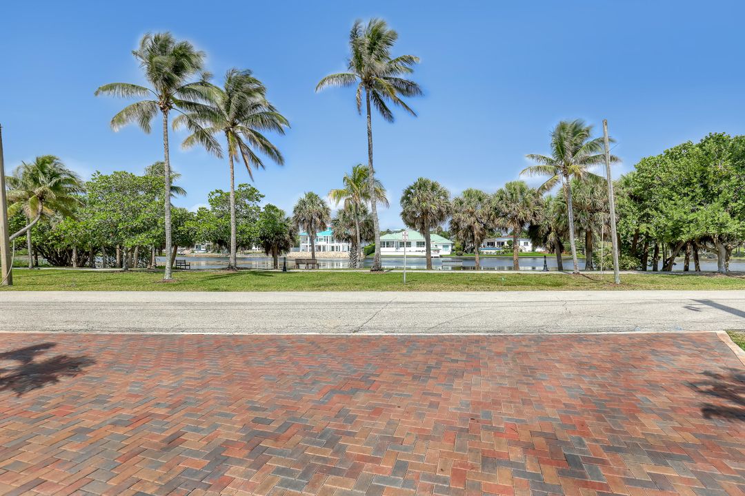 Active With Contract: $15,000 (3 beds, 3 baths, 2720 Square Feet)