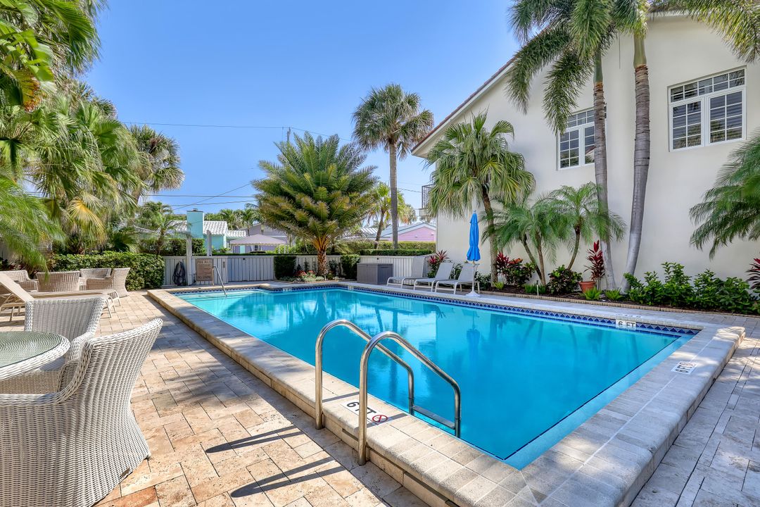 Active With Contract: $15,000 (3 beds, 3 baths, 2720 Square Feet)