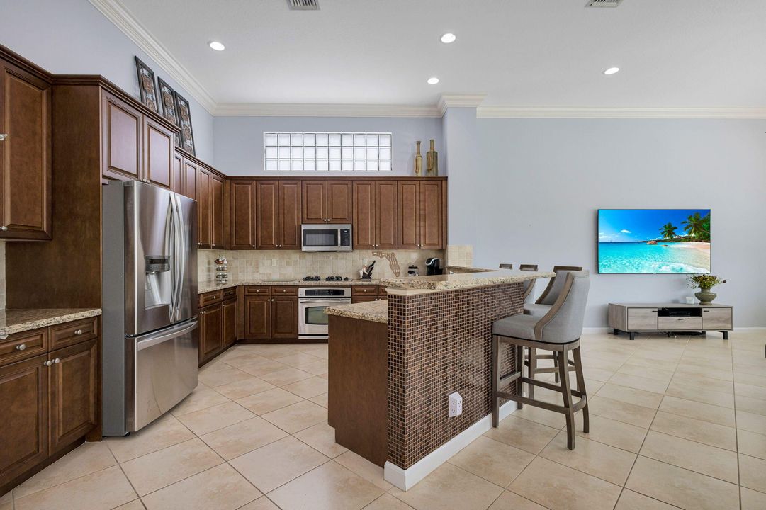 待售: $2,899,000 (5 贝兹, 5 浴室, 4085 平方英尺)