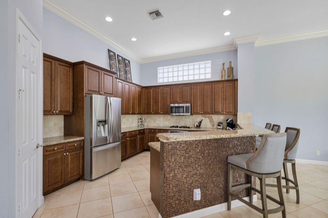 待售: $2,899,000 (5 贝兹, 5 浴室, 4085 平方英尺)