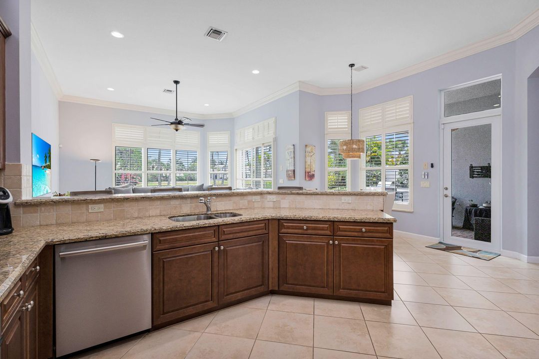 待售: $2,899,000 (5 贝兹, 5 浴室, 4085 平方英尺)