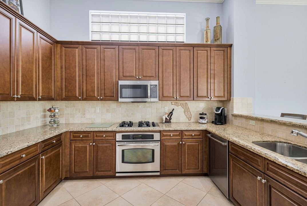 待售: $2,899,000 (5 贝兹, 5 浴室, 4085 平方英尺)