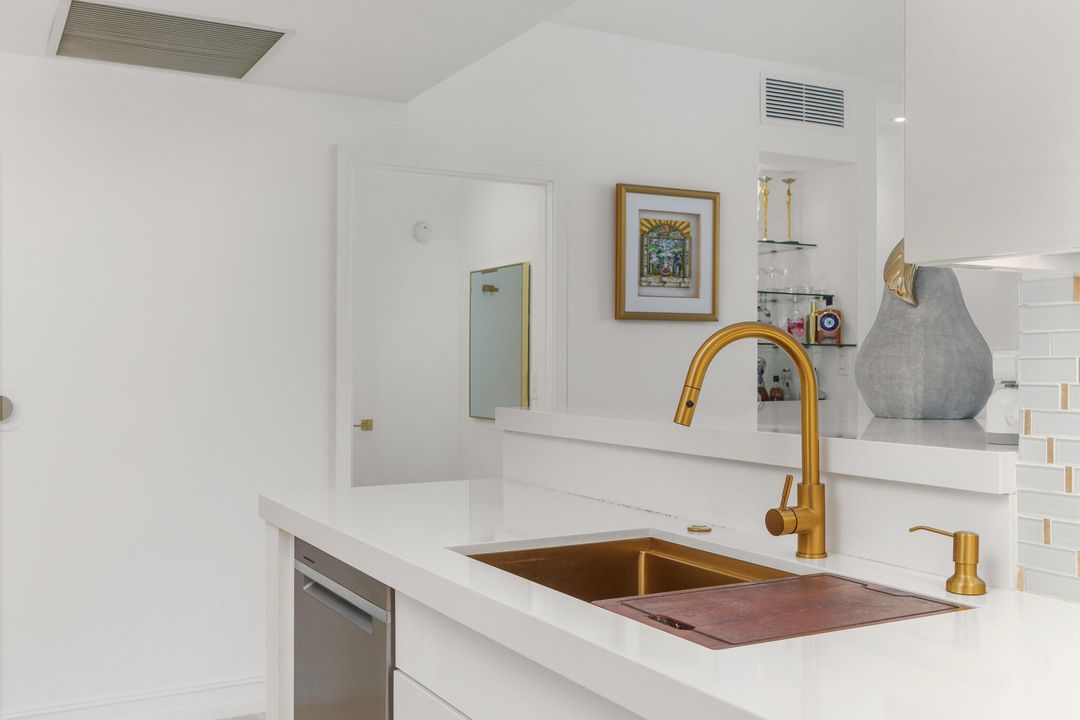 For Rent: $10,000 (2 beds, 2 baths, 1120 Square Feet)