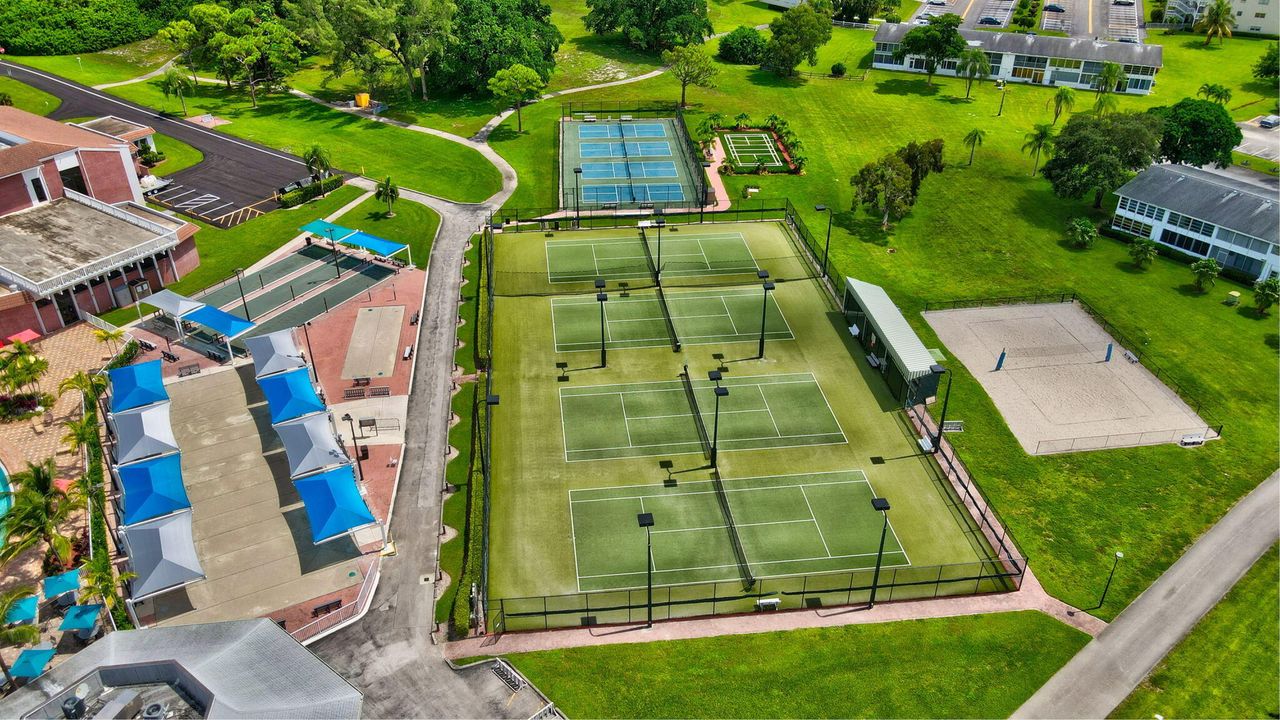 待售: $115,000 (1 贝兹, 2 浴室, 770 平方英尺)