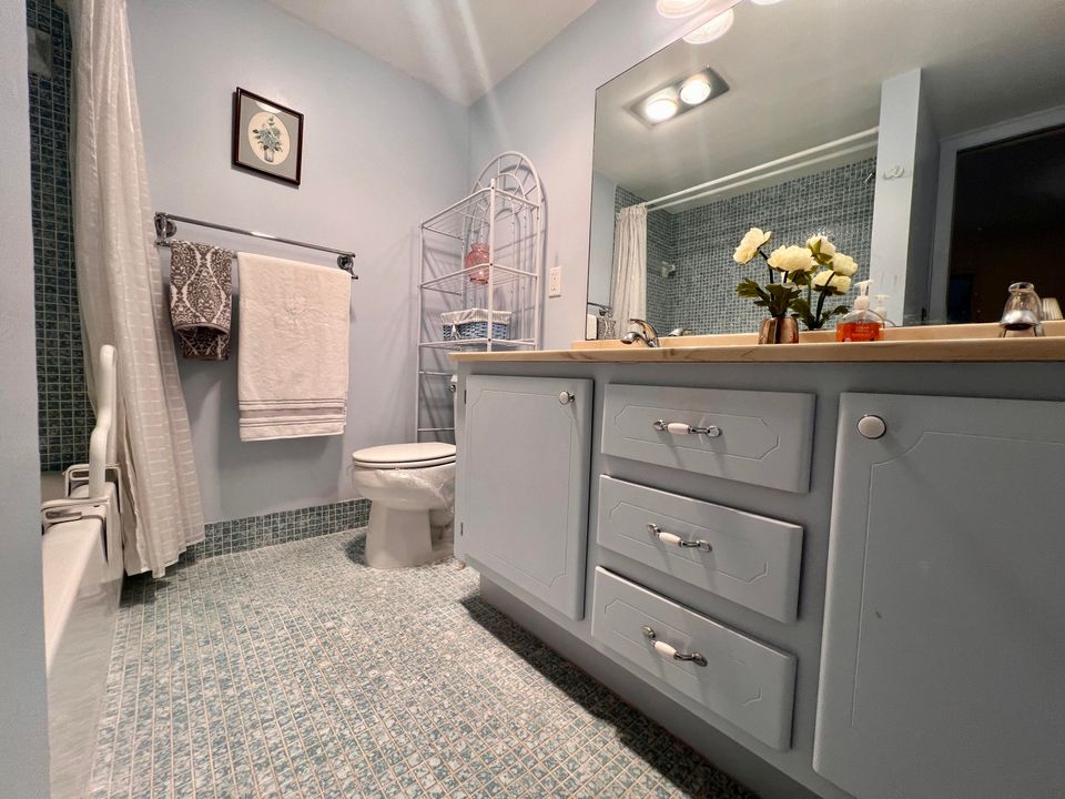 待售: $115,000 (1 贝兹, 2 浴室, 770 平方英尺)