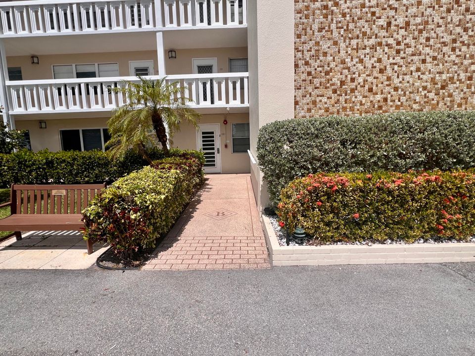 待售: $115,000 (1 贝兹, 2 浴室, 770 平方英尺)