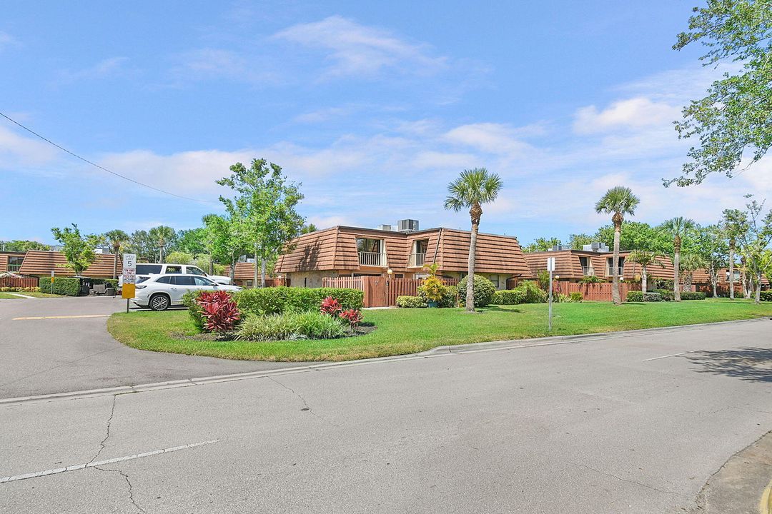 Active With Contract: $175,000 (2 beds, 1 baths, 1328 Square Feet)