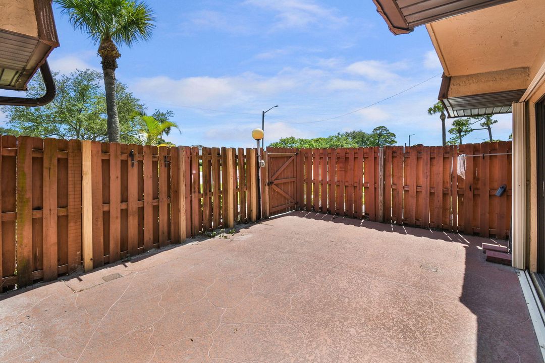 Active With Contract: $175,000 (2 beds, 1 baths, 1328 Square Feet)