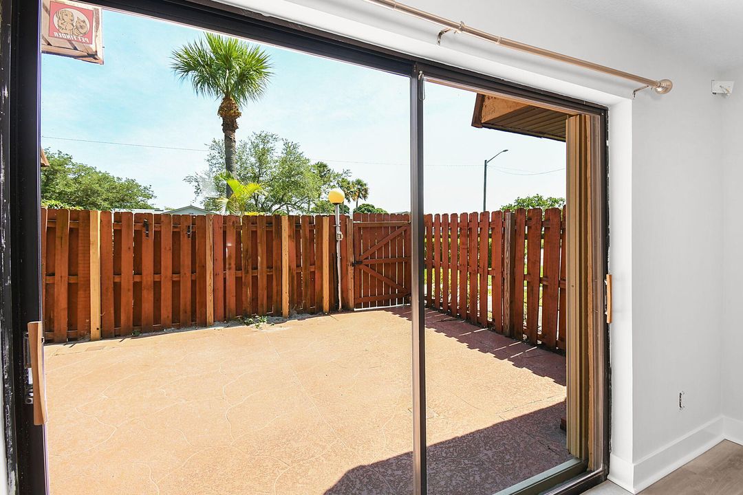 Active With Contract: $175,000 (2 beds, 1 baths, 1328 Square Feet)