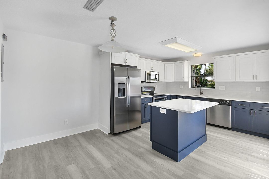 Active With Contract: $175,000 (2 beds, 1 baths, 1328 Square Feet)