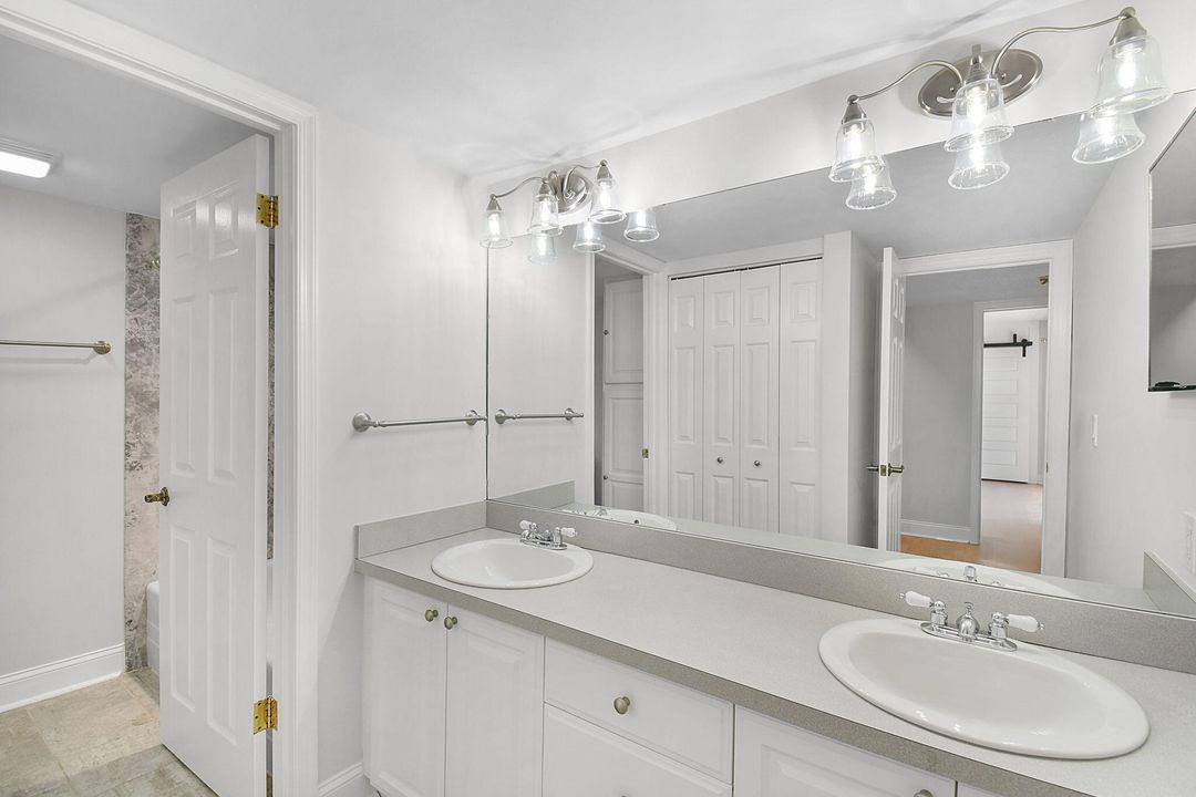 Active With Contract: $175,000 (2 beds, 1 baths, 1328 Square Feet)