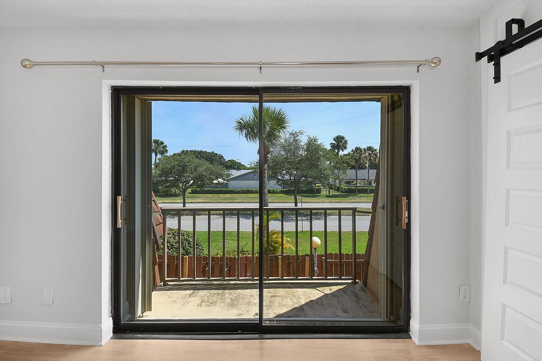 Active With Contract: $175,000 (2 beds, 1 baths, 1328 Square Feet)