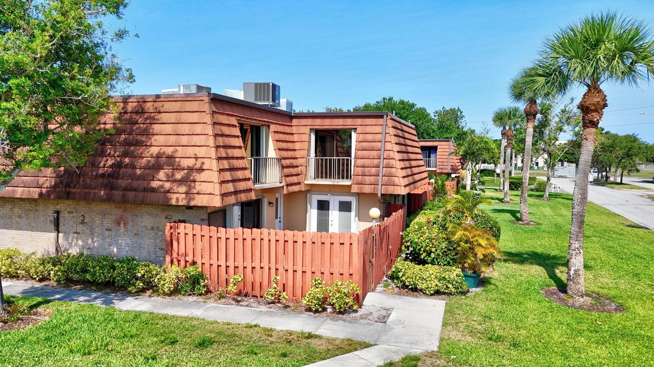 Active With Contract: $175,000 (2 beds, 1 baths, 1328 Square Feet)