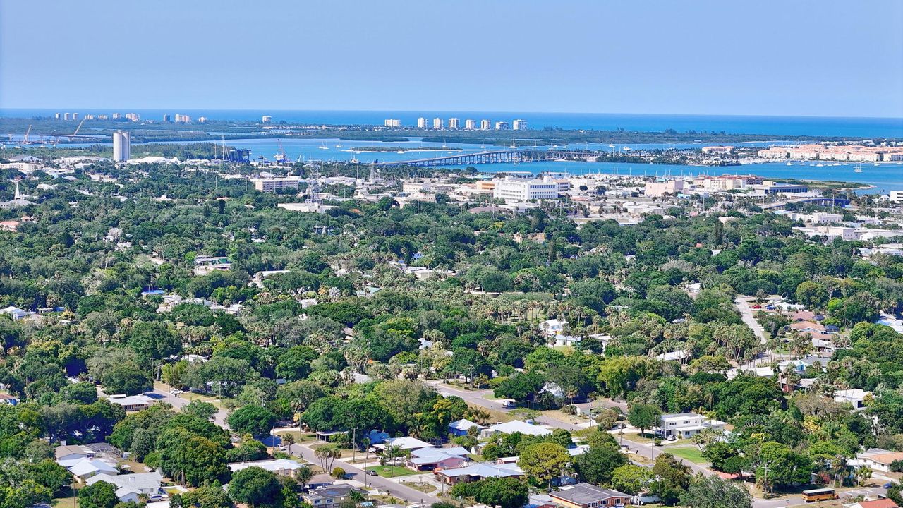 Active With Contract: $175,000 (2 beds, 1 baths, 1328 Square Feet)