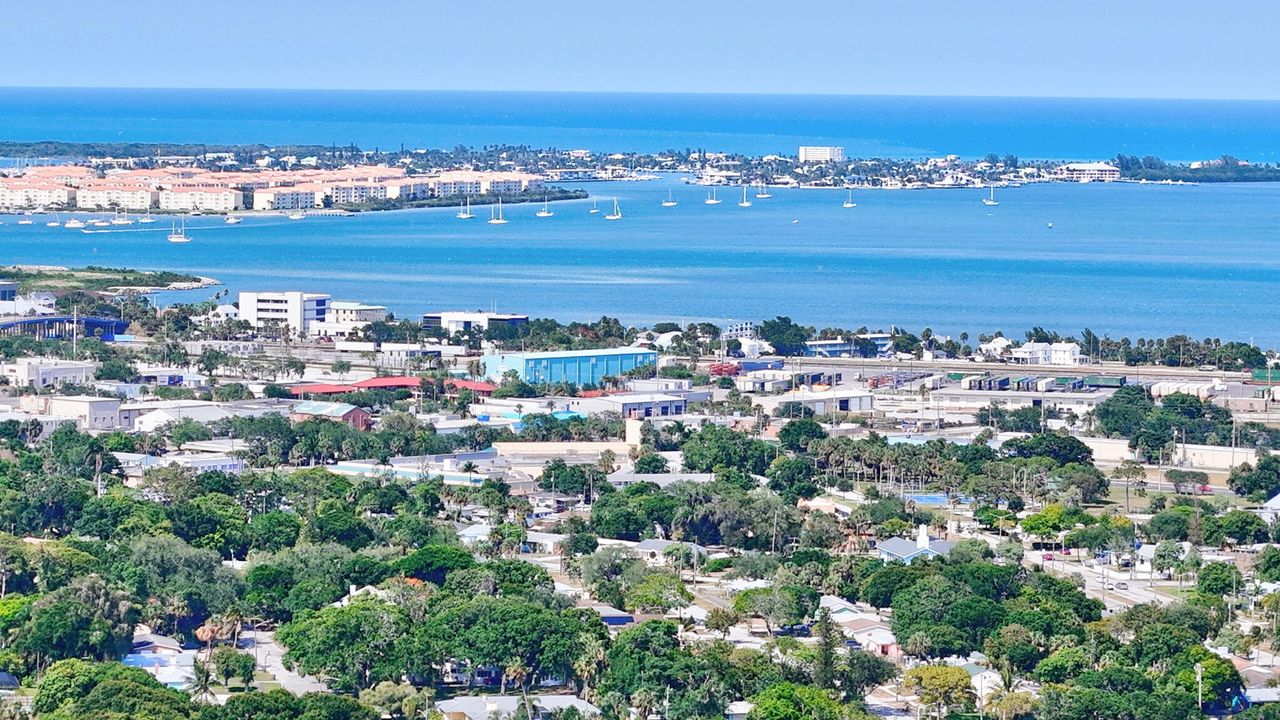 Active With Contract: $175,000 (2 beds, 1 baths, 1328 Square Feet)