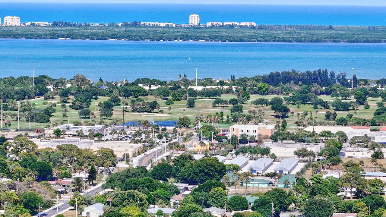 Active With Contract: $175,000 (2 beds, 1 baths, 1328 Square Feet)