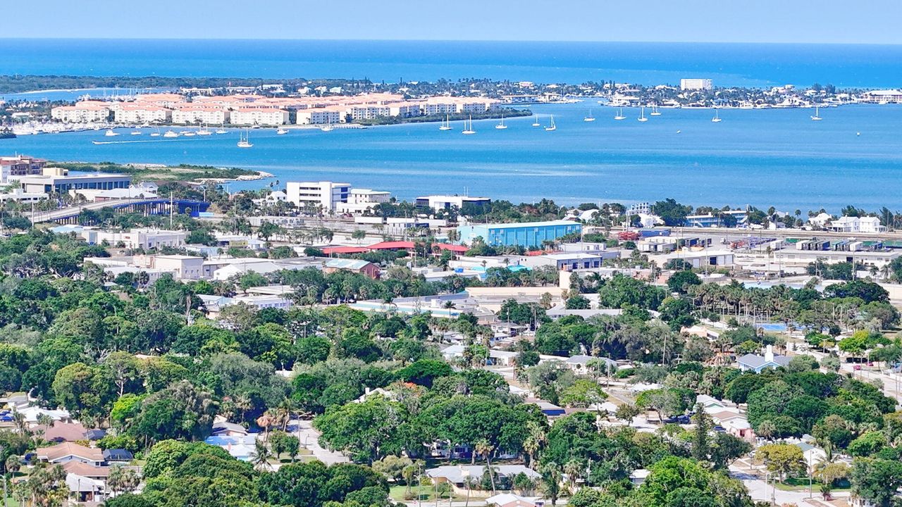 Active With Contract: $175,000 (2 beds, 1 baths, 1328 Square Feet)