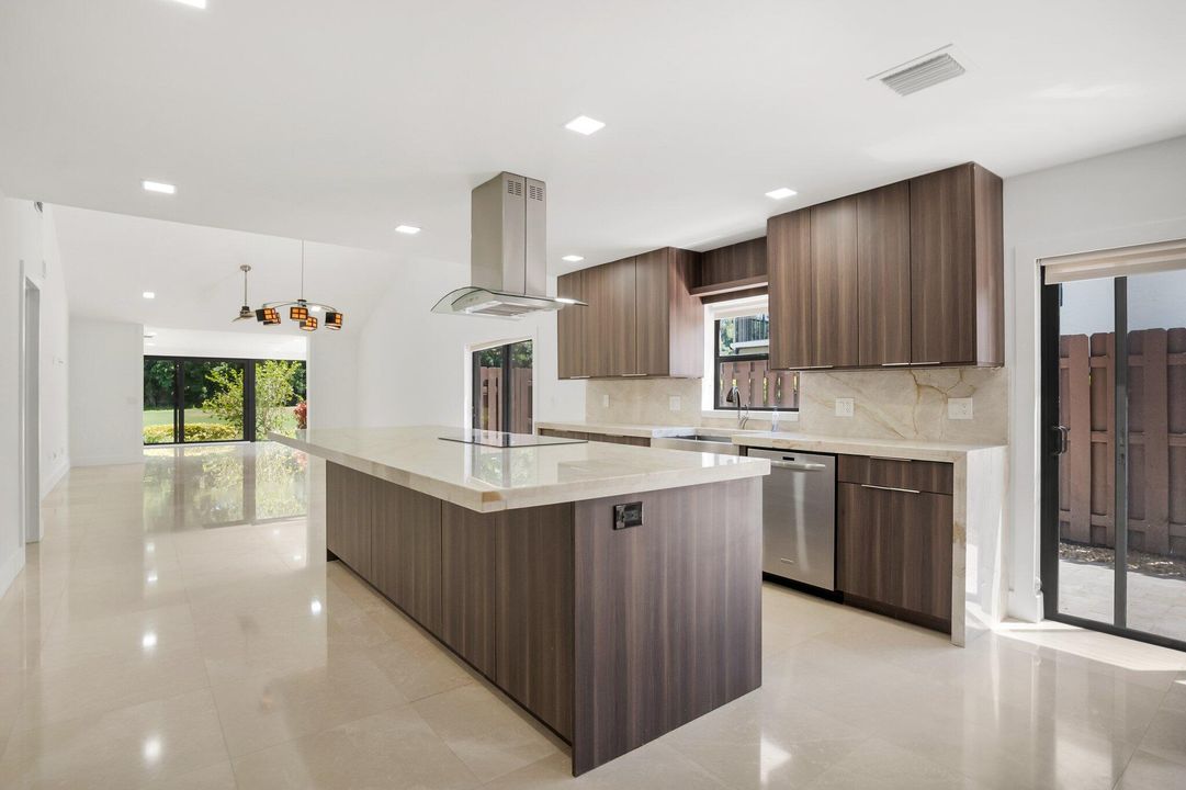 Vendido Recientemente: $565,000 (2 camas, 2 baños, 1939 Pies cuadrados)