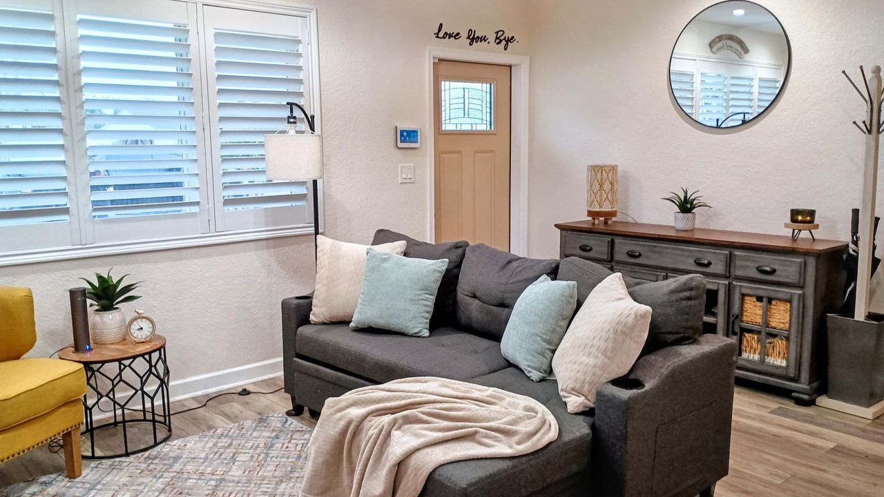 合同活跃: $1,082,000 (3 贝兹, 2 浴室, 1705 平方英尺)