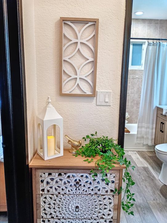 合同活跃: $1,082,000 (3 贝兹, 2 浴室, 1705 平方英尺)