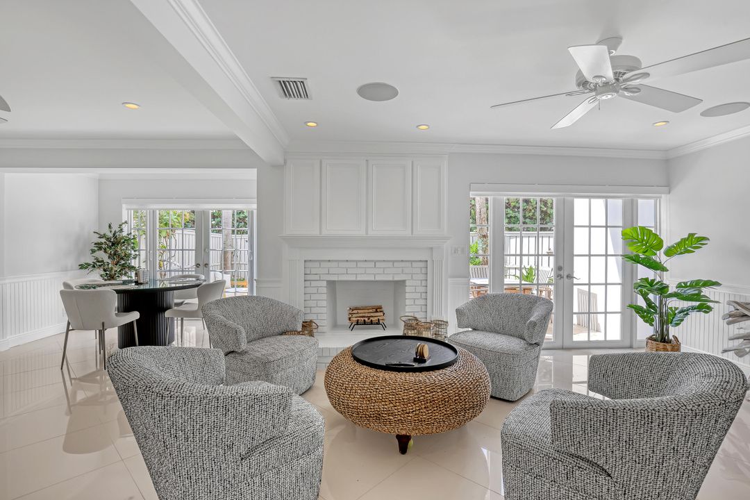 Active With Contract: $15,000 (3 beds, 3 baths, 2720 Square Feet)