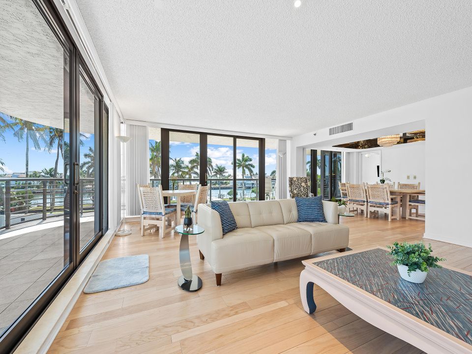 Vendido Recientemente: $2,100,000 (3 camas, 2 baños, 2475 Pies cuadrados)