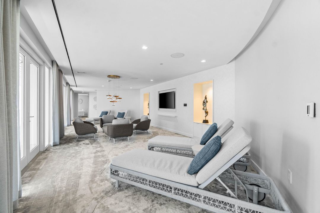 Active With Contract: $2,750,000 (2 beds, 2 baths, 2193 Square Feet)