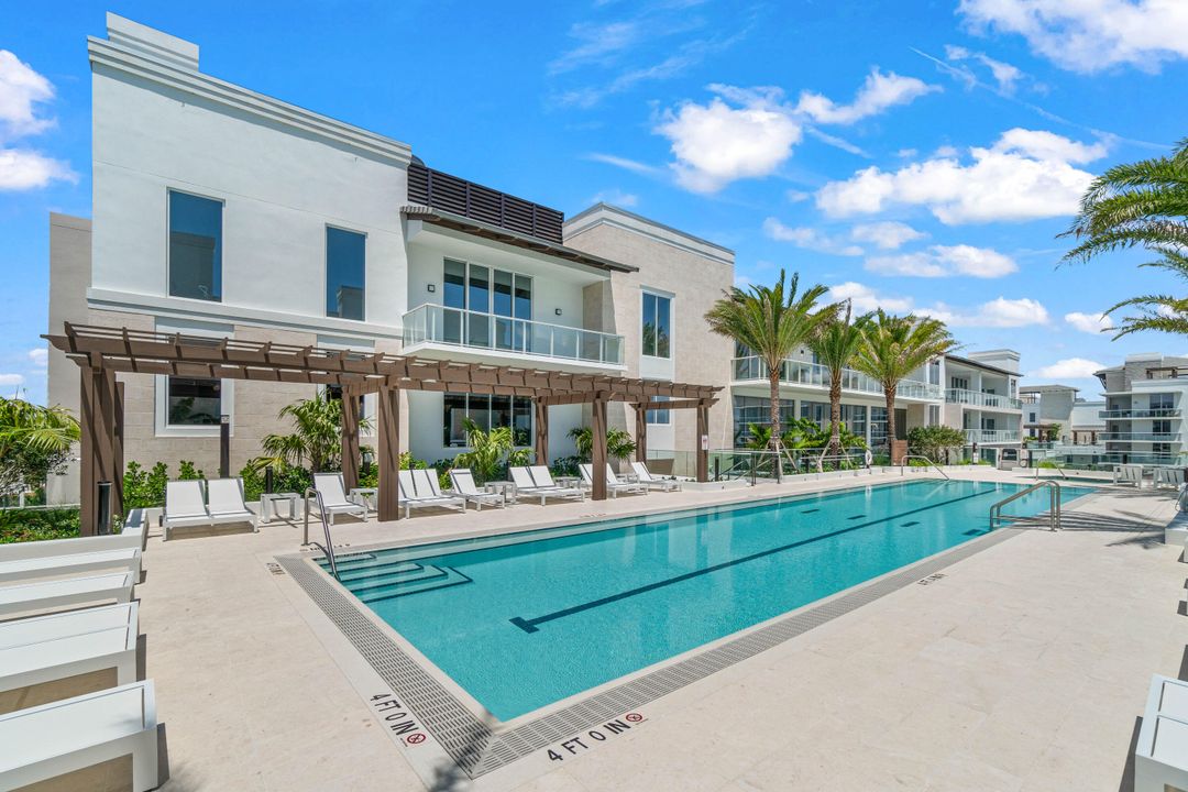 Active With Contract: $2,750,000 (2 beds, 2 baths, 2193 Square Feet)