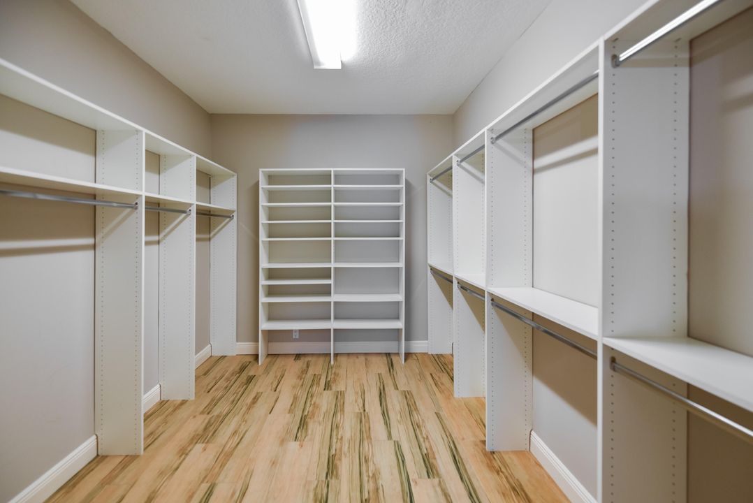 Activo con contrato: $1,100,000 (4 camas, 3 baños, 2878 Pies cuadrados)