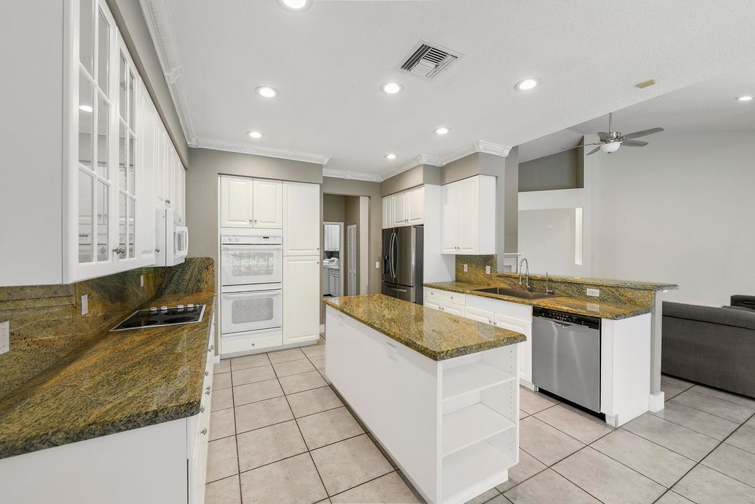 Activo con contrato: $1,100,000 (4 camas, 3 baños, 2878 Pies cuadrados)