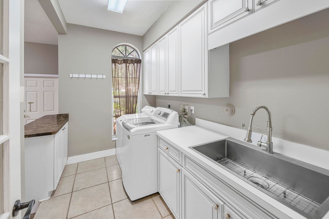 Activo con contrato: $1,100,000 (4 camas, 3 baños, 2878 Pies cuadrados)