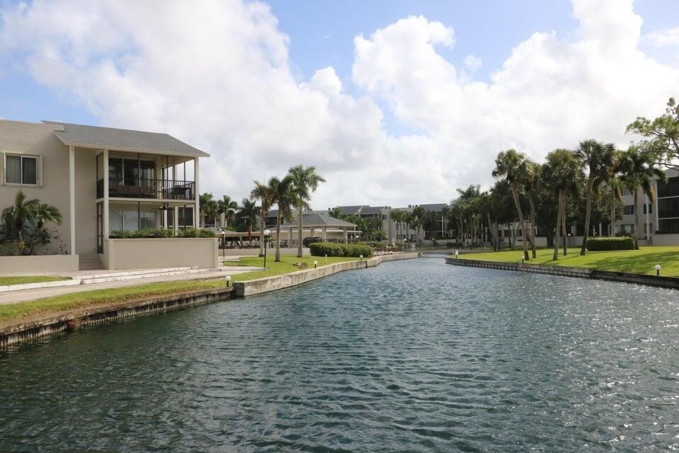 For Sale: $320,000 (2 beds, 2 baths, 1537 Square Feet)