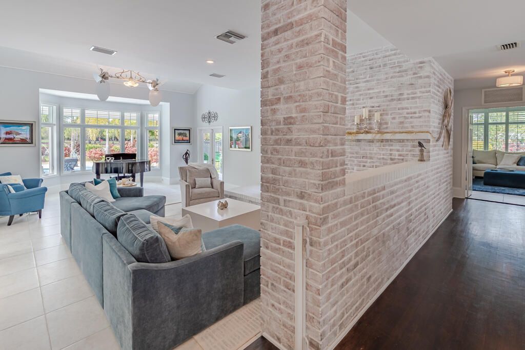 Activo con contrato: $1,475,000 (5 camas, 3 baños, 4364 Pies cuadrados)