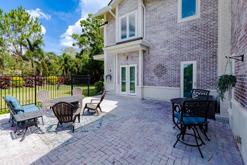 Activo con contrato: $1,475,000 (5 camas, 3 baños, 4364 Pies cuadrados)