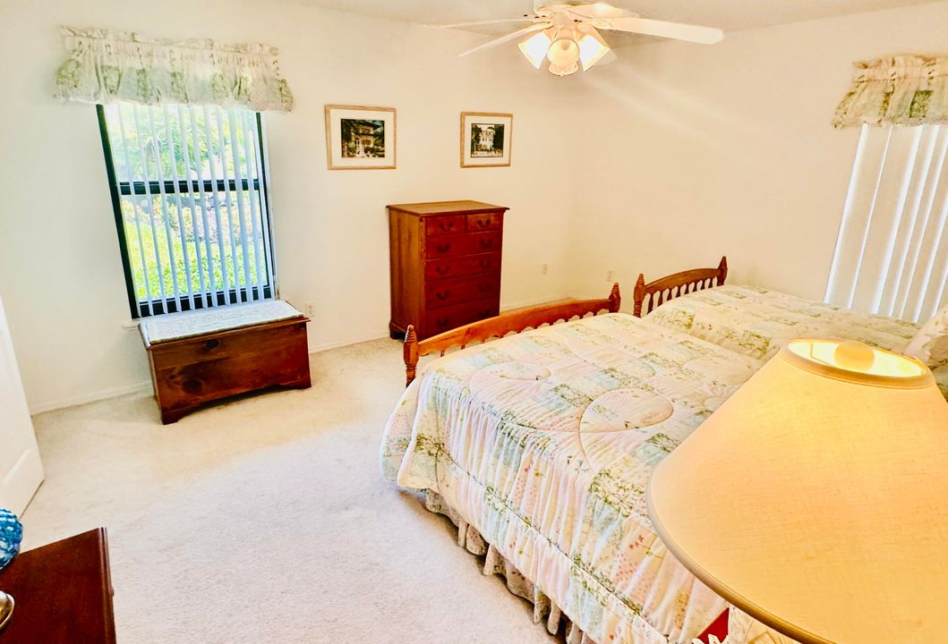 Под контрактом: $460,000 (2 спален, 2 ванн, 2105 Квадратных фут)