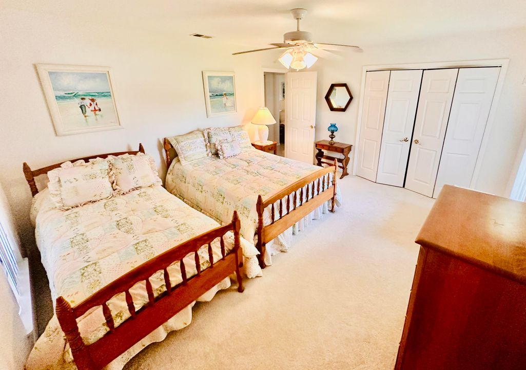 Под контрактом: $460,000 (2 спален, 2 ванн, 2105 Квадратных фут)